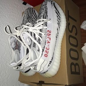 Yeeeezyy V2’s zebra